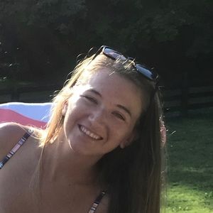 Meet your Posher, Olivia